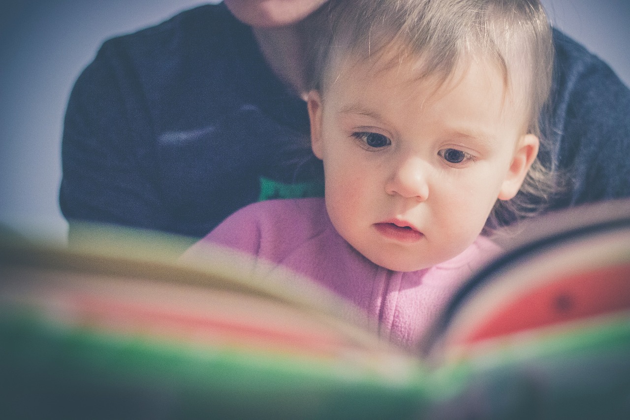 5 Kesalahan Orang Tua Saat Membacakan Buku untuk Anak (dan Perbaikannya)
